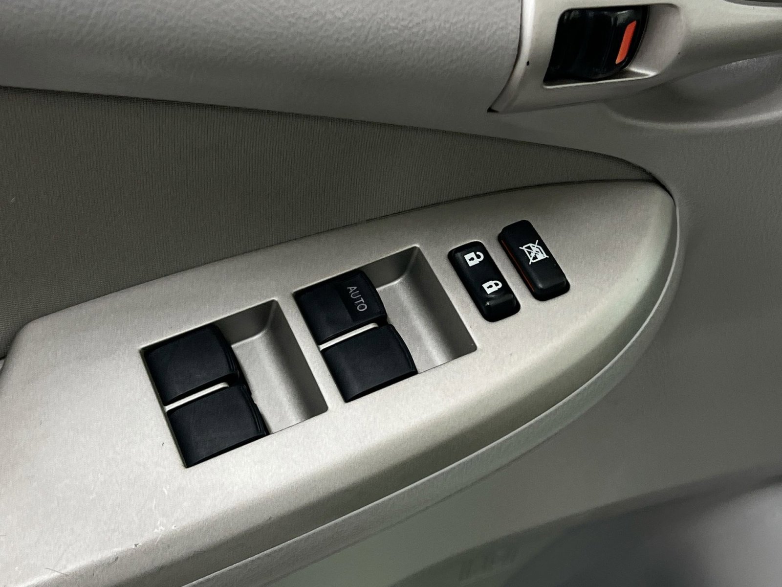 Used 2010 Toyota Corolla LE image 18