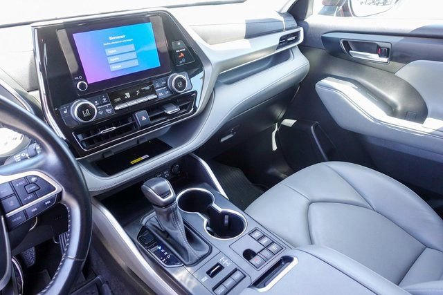Certified 2023 Toyota Highlander XLE image 24