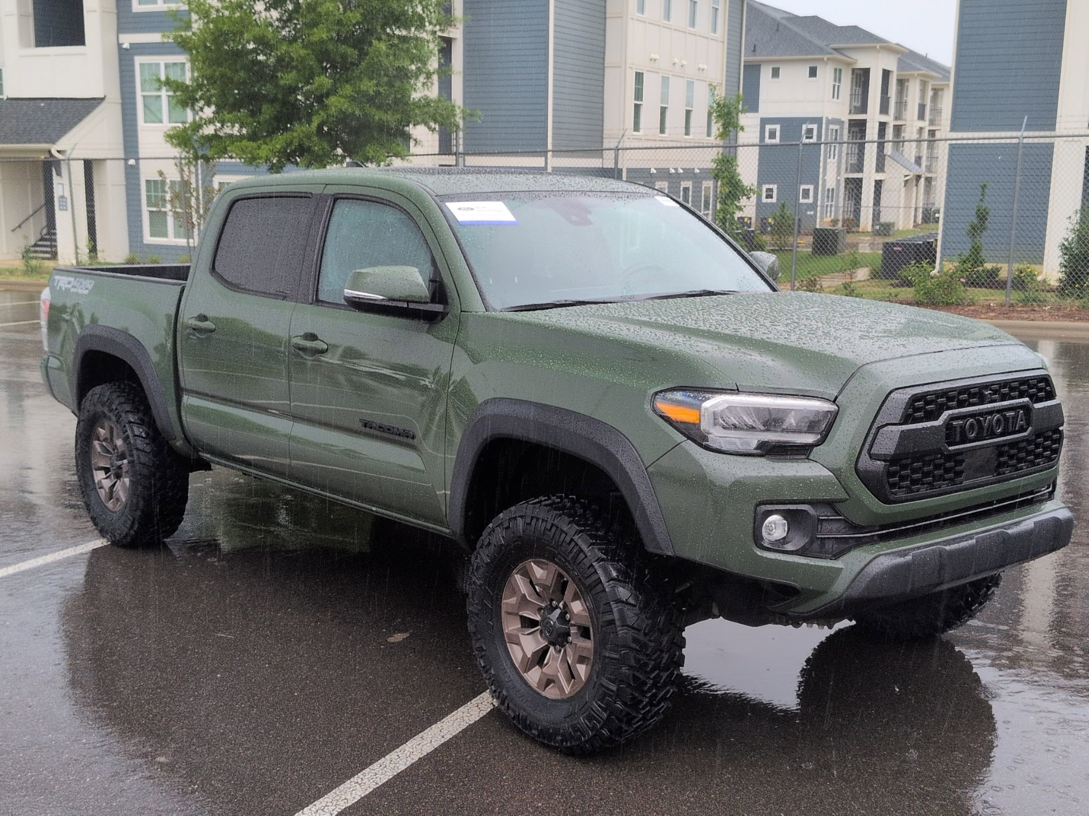 Used 2021 Toyota Tacoma TRD Off-Road w/ TRD Premium Off Road Package AWD/4WD image 2