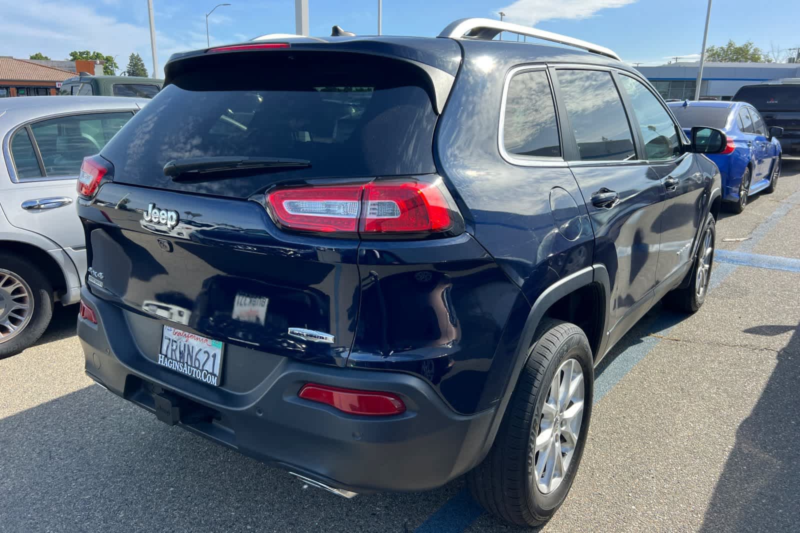Used 2015 Jeep Cherokee Latitude w/ Comfort/Convenience Group AWD/4WD image 4
