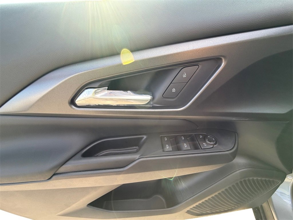 New 2026 Chevrolet Equinox EV LT w/ Midnight Package image 11