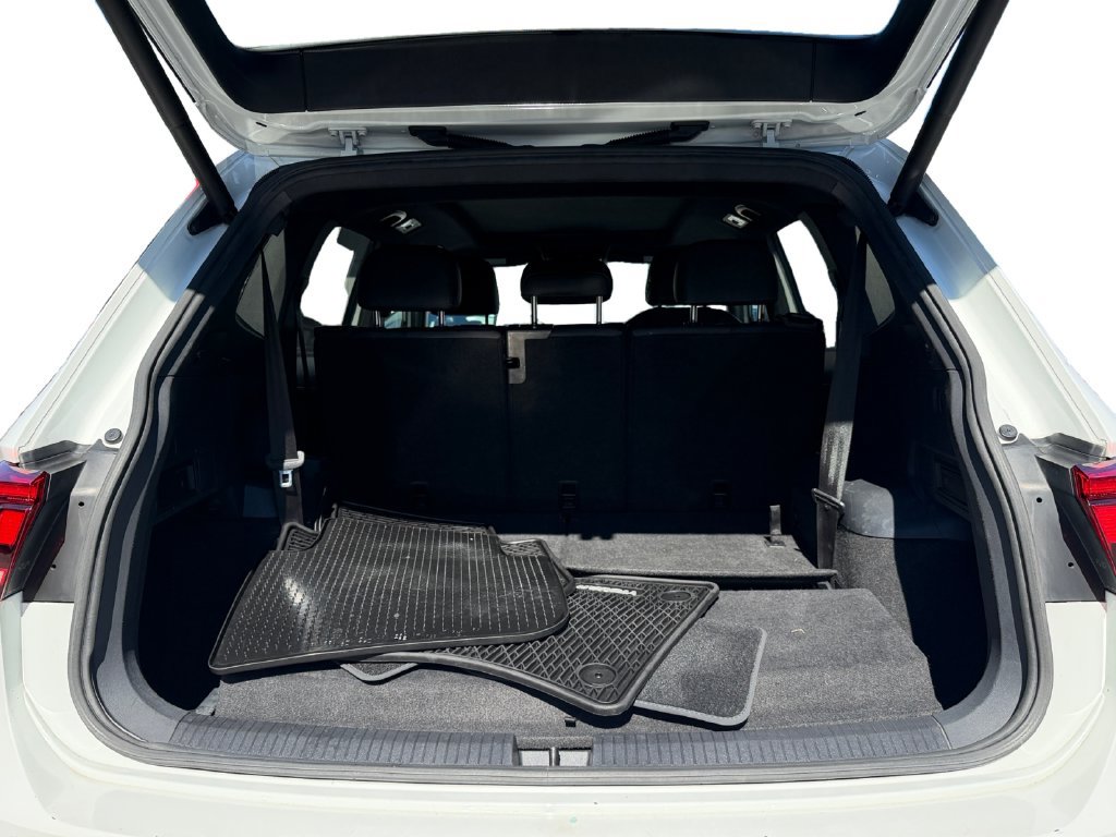 Used 2018 Volkswagen Tiguan SEL FWD image 11