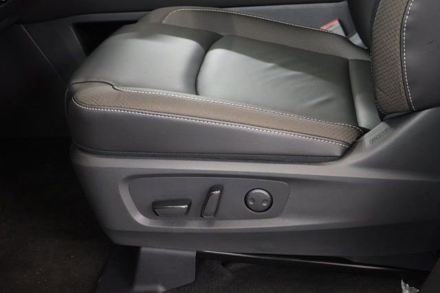 New 2025 Nissan Pathfinder SL image 12