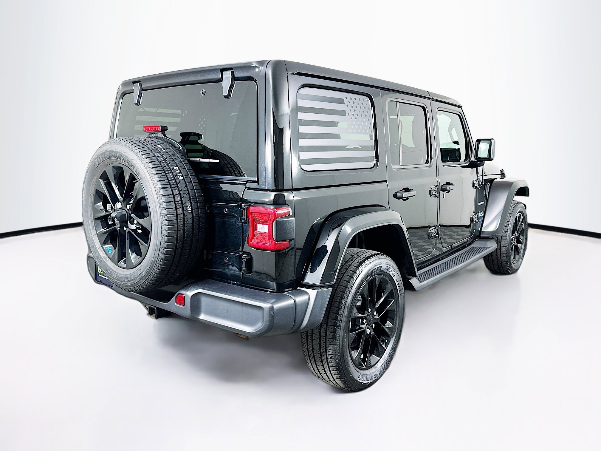 Used 2023 Jeep Wrangler Sahara w/ Cold Weather Group AWD/4WD image 9