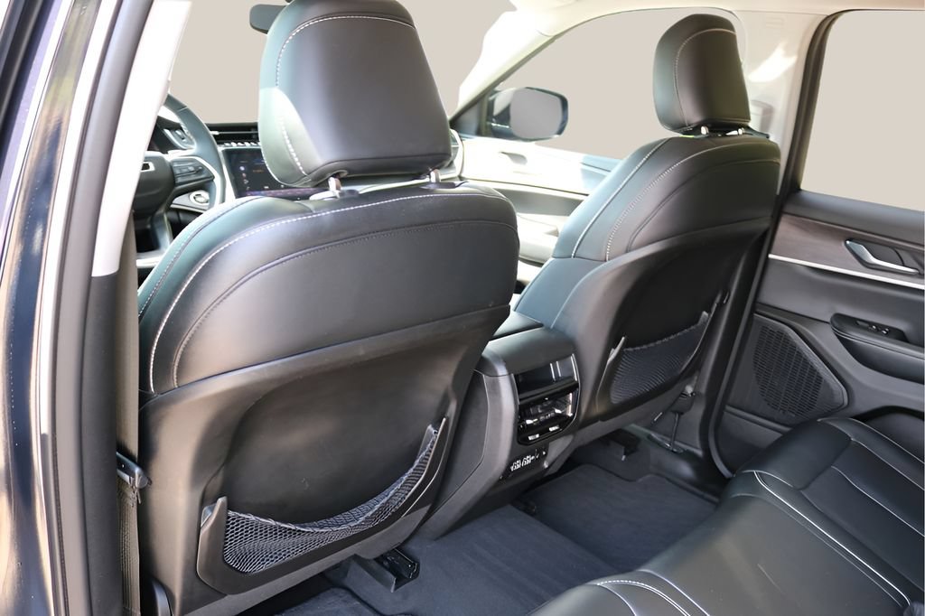 Used 2024 Jeep Grand Cherokee Limited RWD image 15