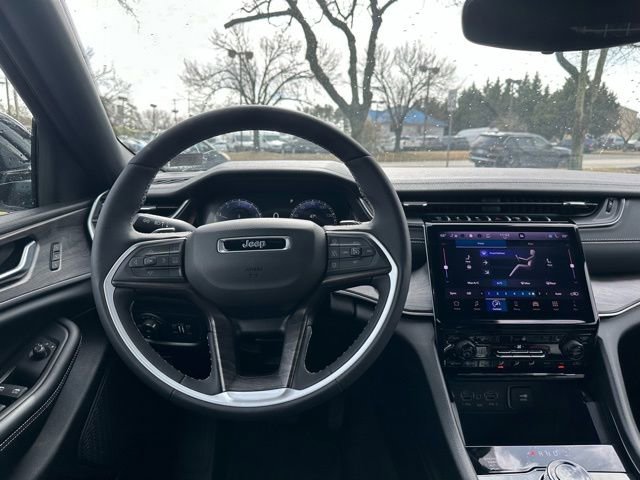 Used 2025 Jeep Grand Cherokee L Limited image 19