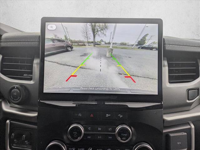 Used 2024 Ford Expedition XLT image 12