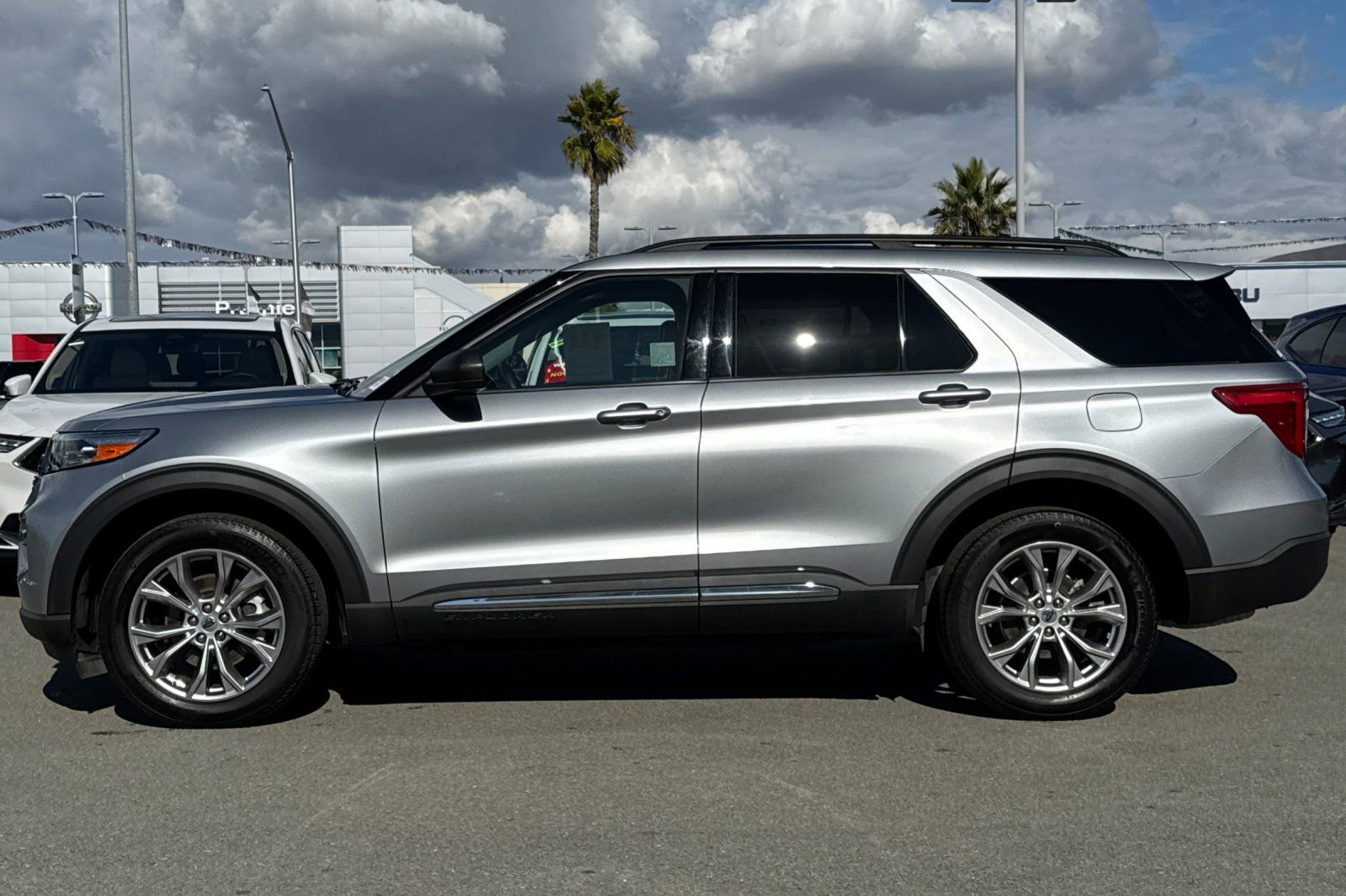 Used 2022 Ford Explorer XLT w/ Equipment Group 202A image 7