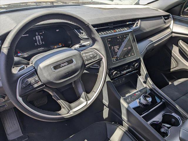 New 2025 Jeep Grand Cherokee Altitude image 3