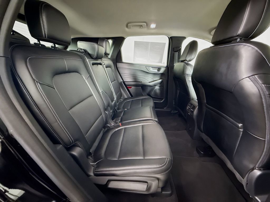 Used 2025 Ford Escape Platinum AWD/4WD image 31