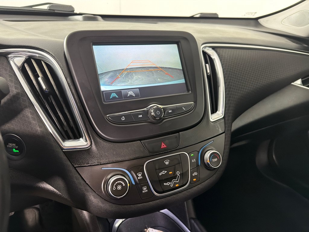Used 2018 Chevrolet Malibu LT FWD image 14