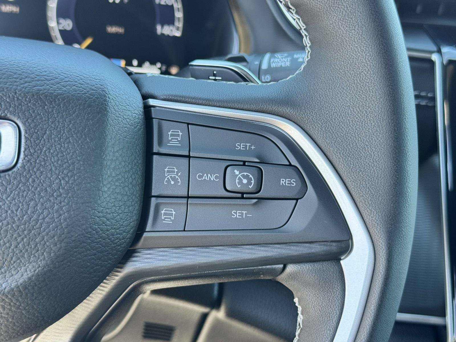 New 2025 Jeep Grand Cherokee Altitude AWD/4WD image 9