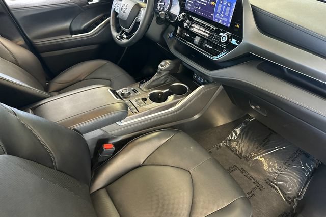 Used 2022 Toyota Highlander Limited AWD/4WD image 19
