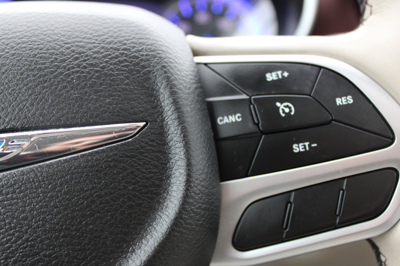 Used 2018 Chrysler Pacifica Limited image 22