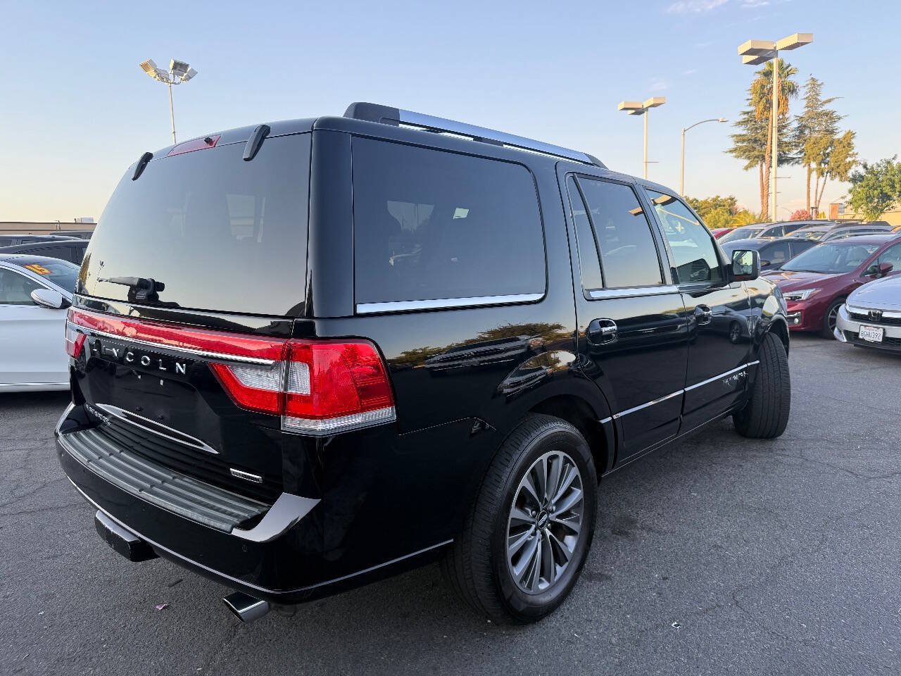Used 2016 Lincoln Navigator Select AWD/4WD image 8