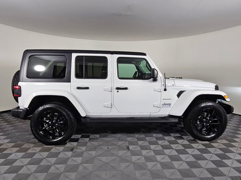 Used 2023 Jeep Wrangler Unlimited Sahara w/ Cold Weather Group AWD/4WD image 2