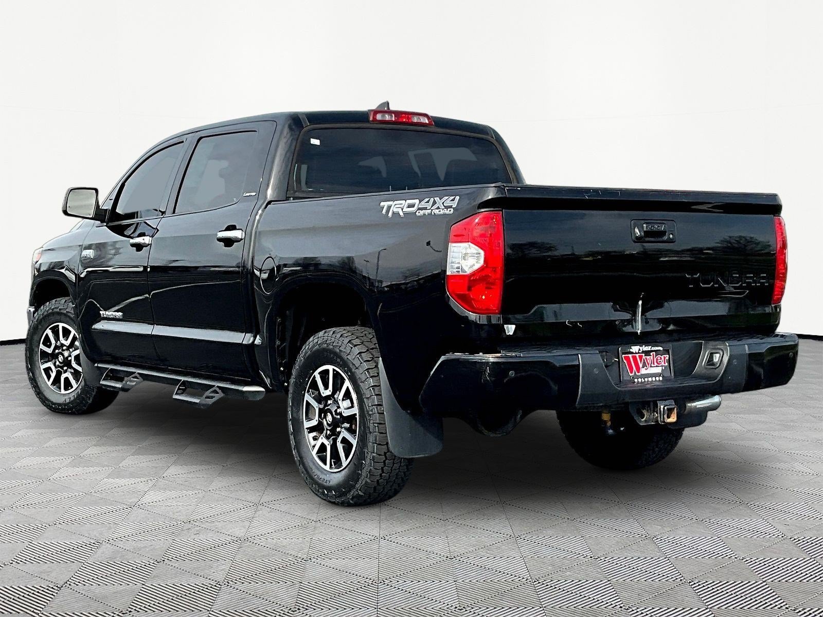 Used 2021 Toyota Tundra Limited w/ Limited Premium Package AWD/4WD image 4