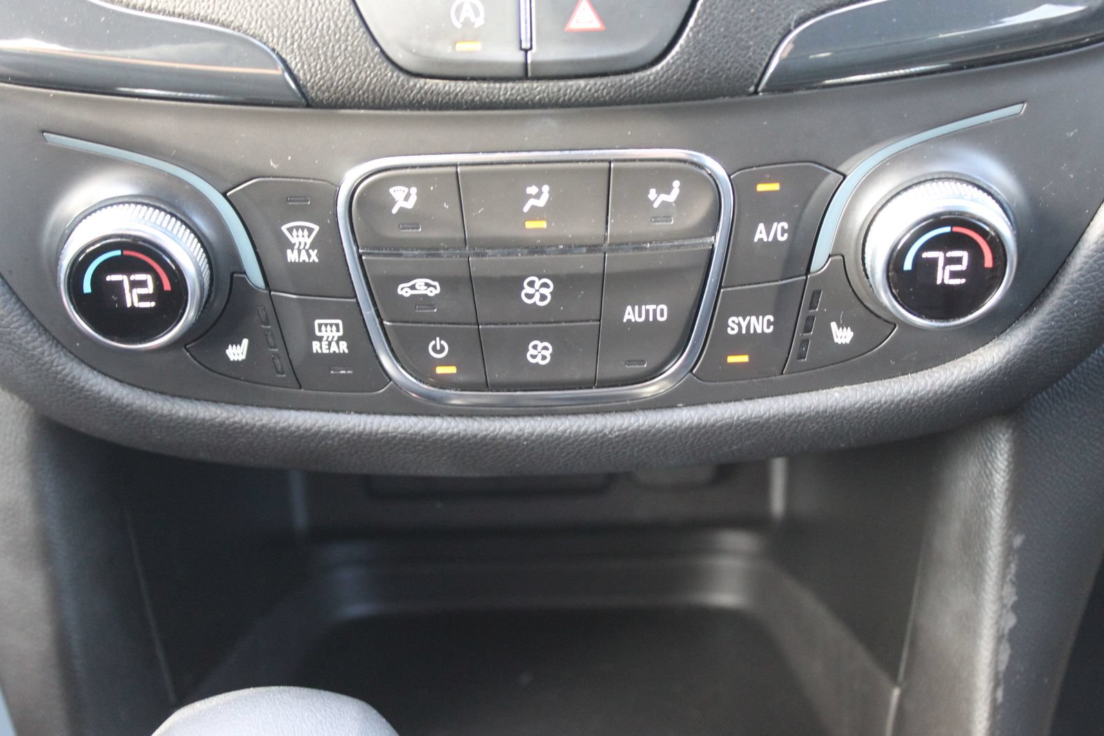 Used 2022 Chevrolet Equinox RS w/ RS Leather Package FWD image 33