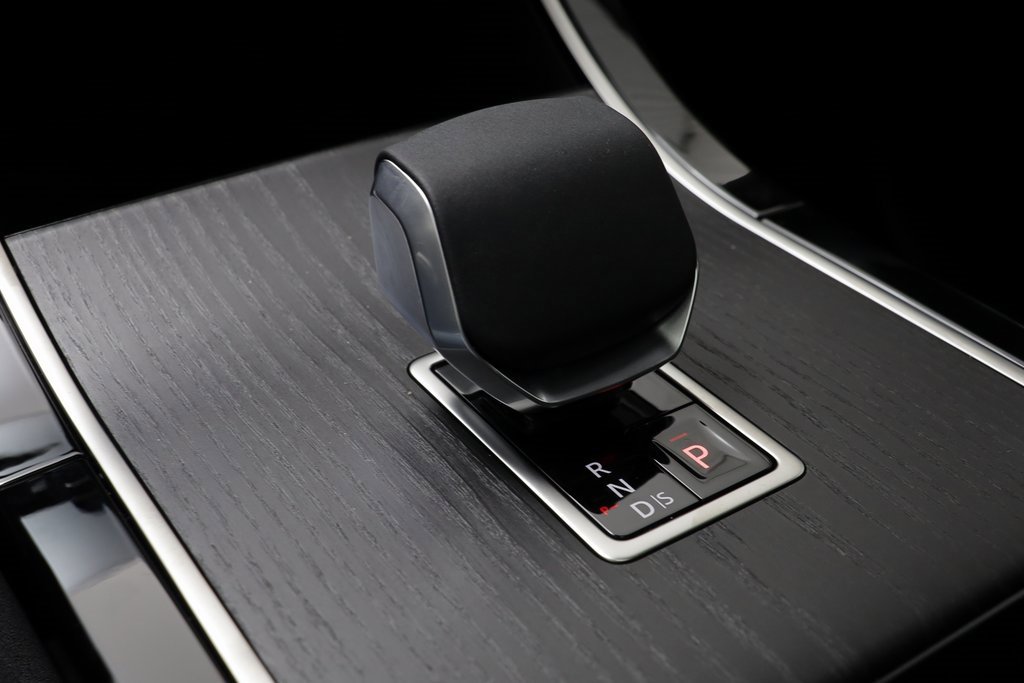 New 2026 Land Rover Range Rover Velar Dynamic SE image 12