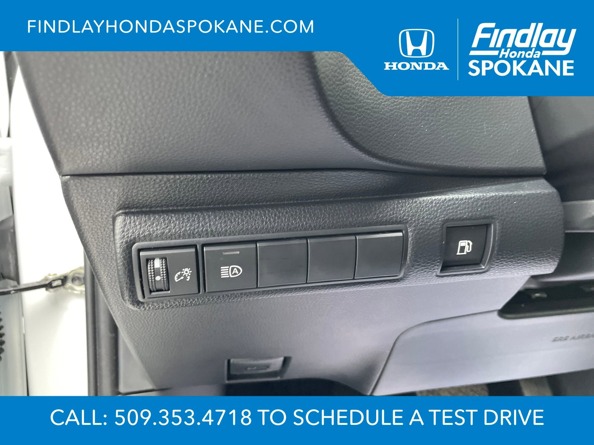 Used 2024 Toyota Corolla LE w/ LE Convenience Package FWD image 9
