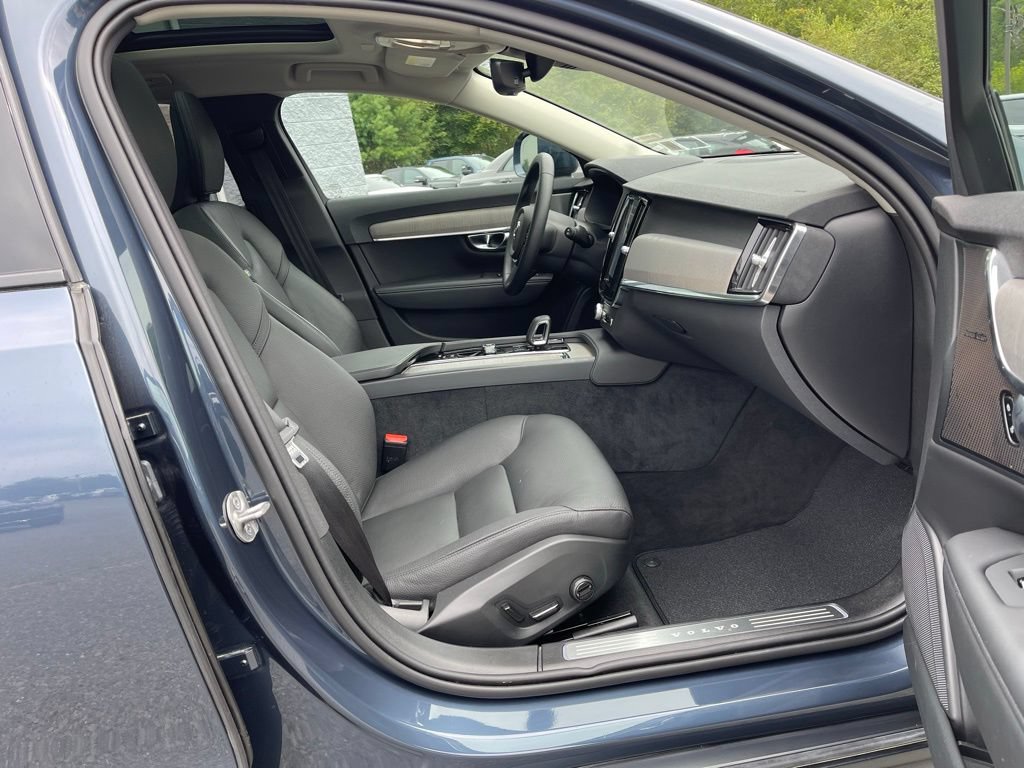 Used 2025 Volvo V90 B6 Cross Country Plus w/ Protection Package Premier AWD/4WD image 14
