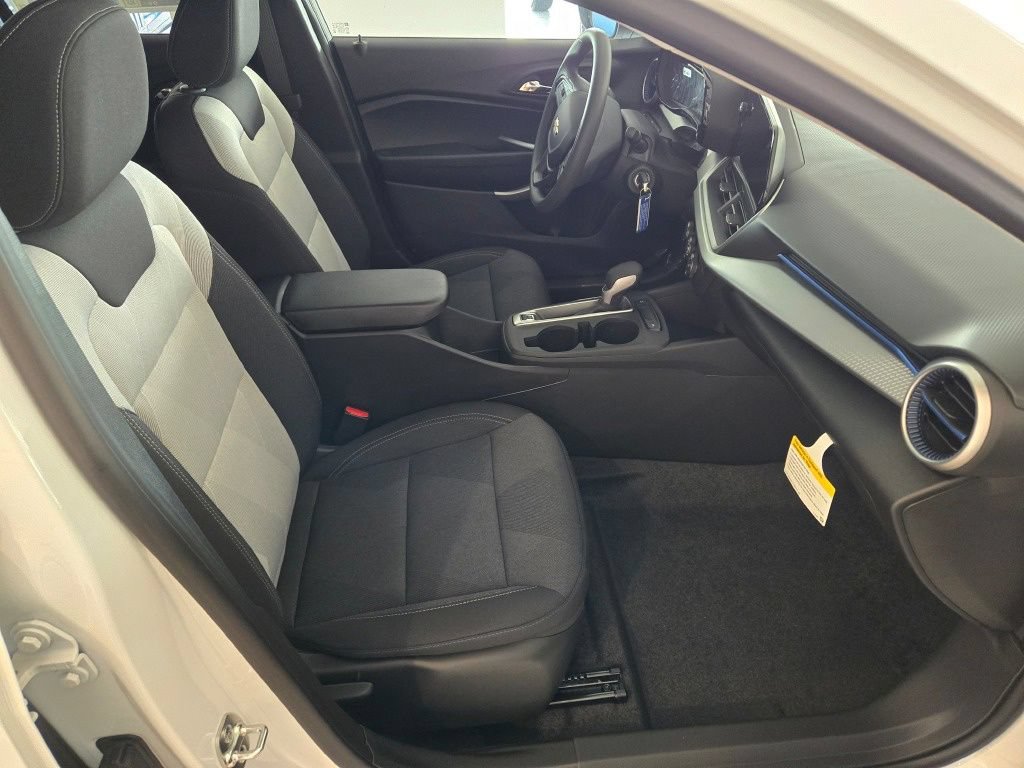 New 2026 Chevrolet Trax LS w/ LS Convenience Package FWD image 5