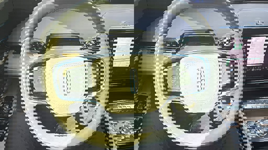 Used 2025 Lincoln Nautilus Reserve image 15