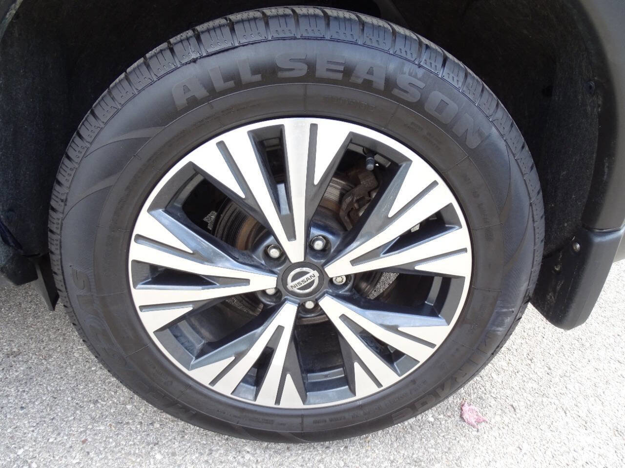 Used 2021 Nissan Rogue SV image 42