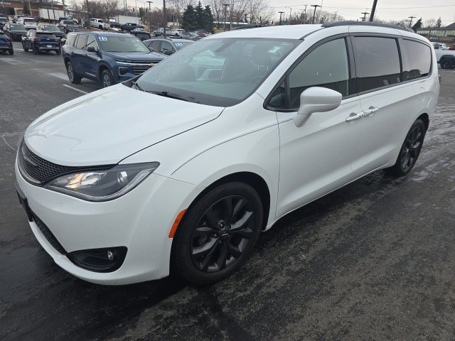 Used 2018 Chrysler Pacifica Touring-L w/ Premium Audio Group