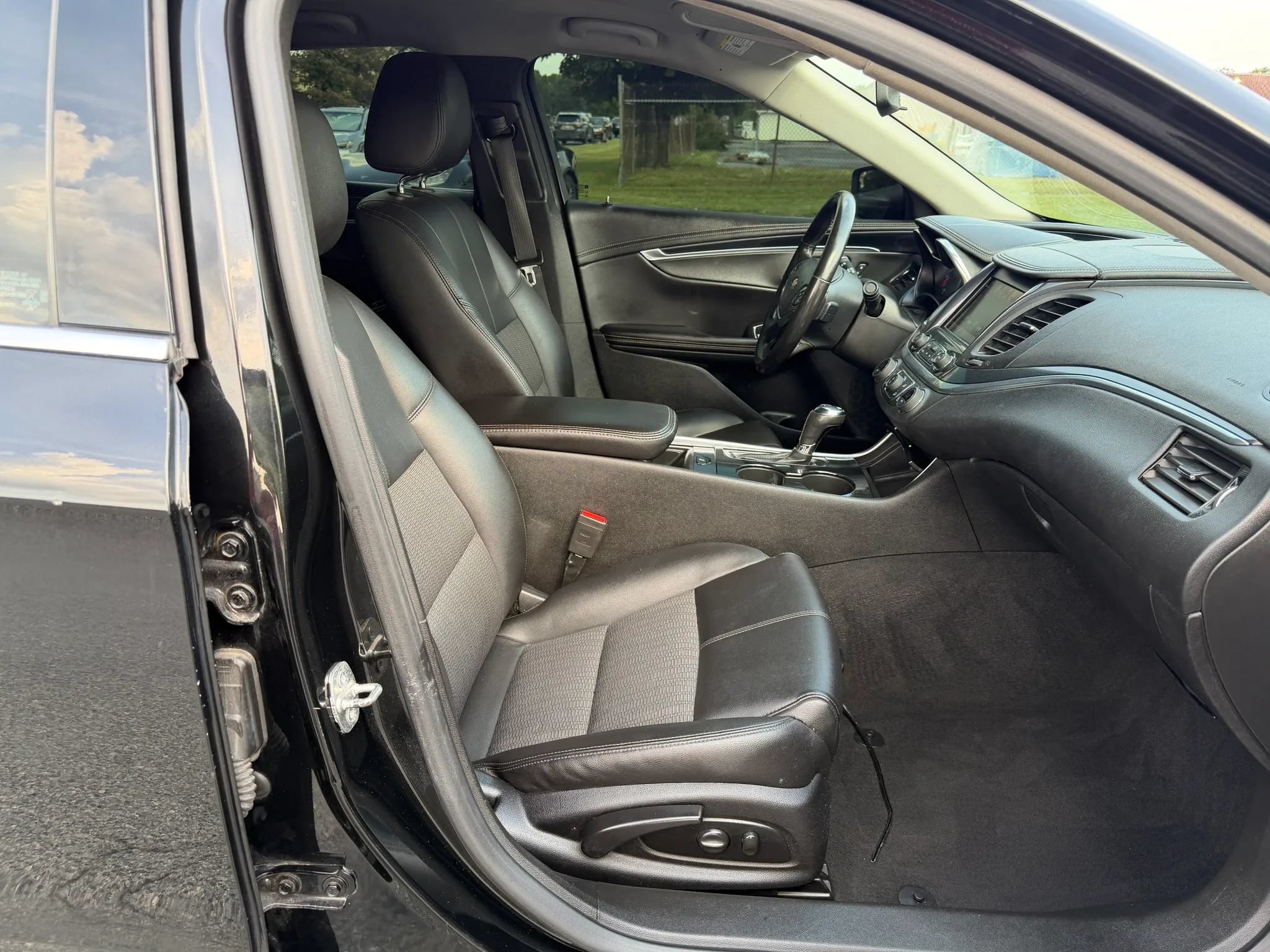 Used 2019 Chevrolet Impala LT FWD image 16