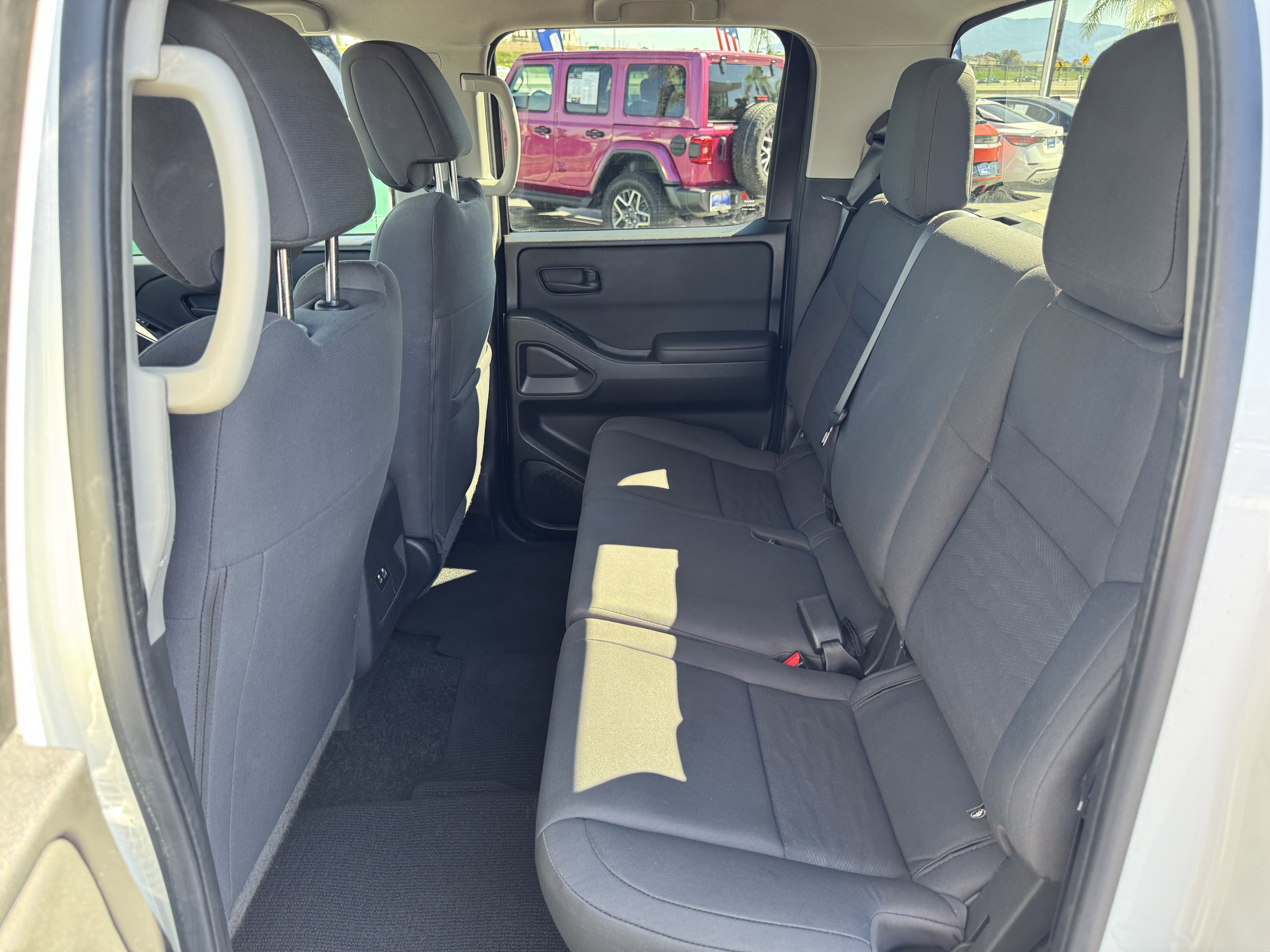 Used 2024 Nissan Frontier S image 32