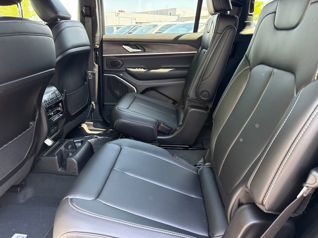 New 2026 Jeep Grand Cherokee L Limited w/ Limited Altitude Package AWD/4WD image 7