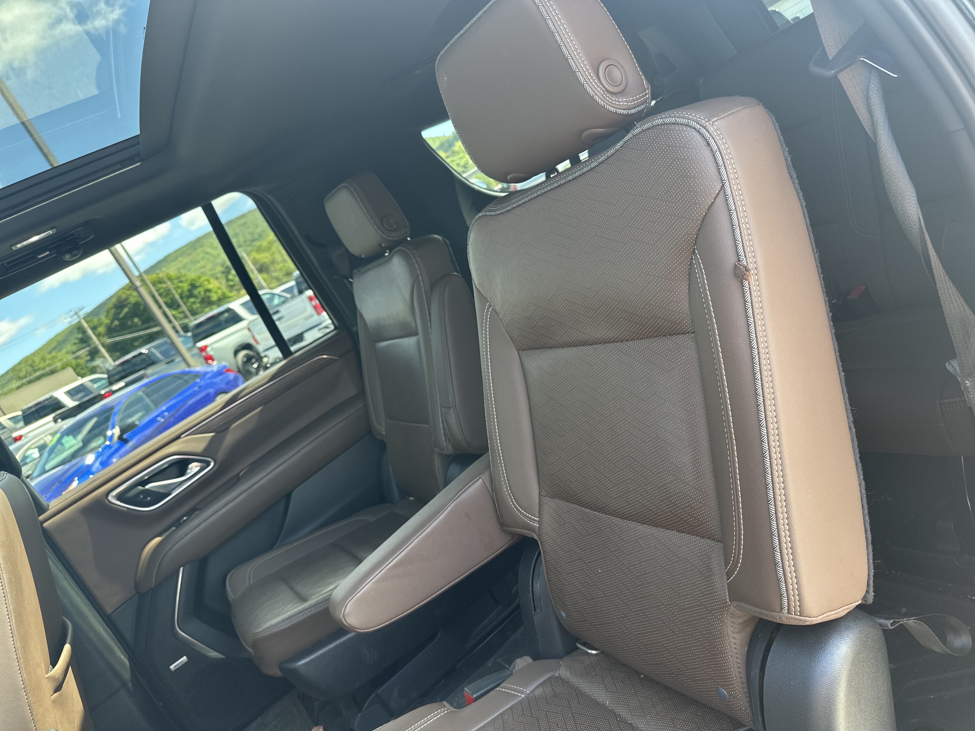 Used 2021 Chevrolet Suburban High Country w/ Premium Package AWD/4WD image 14