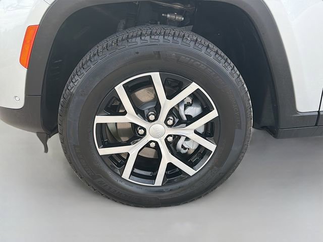 Used 2025 Jeep Grand Cherokee Limited w/ Luxury Tech Group II image 40