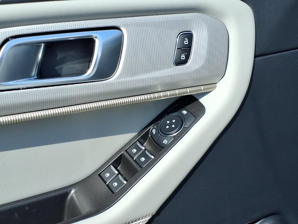 New 2026 Ford Explorer Active w/ Active Comfort Package AWD/4WD image 16