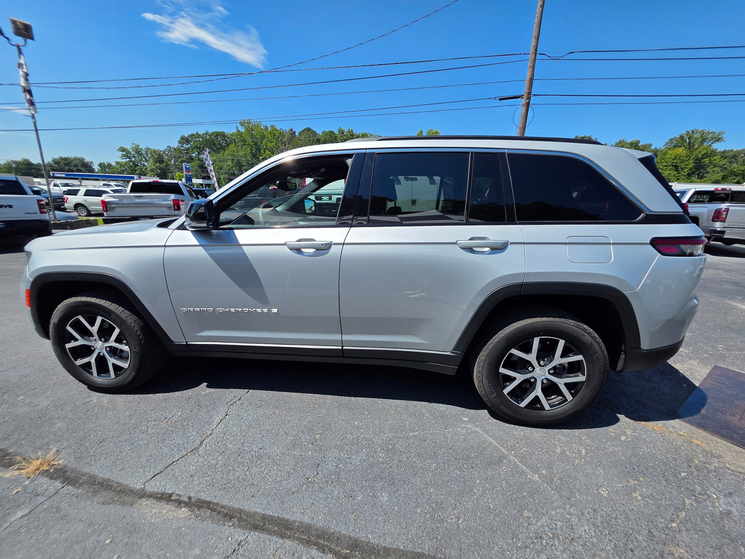 Used 2024 Jeep Grand Cherokee Limited RWD image 8