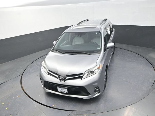 Used 2018 Toyota Sienna XLE FWD image 22