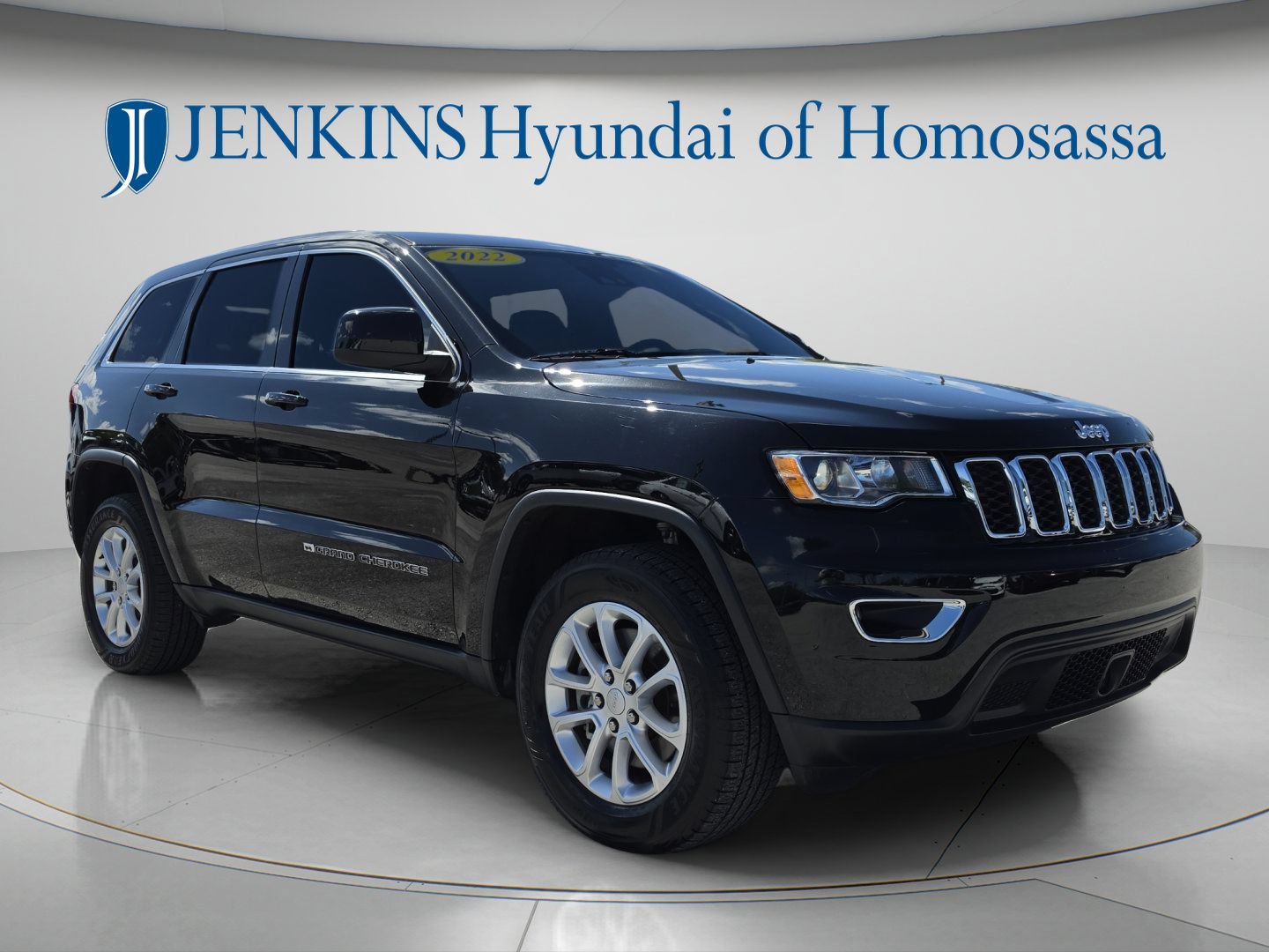Used 2022 Jeep Grand Cherokee Laredo X RWD image 1