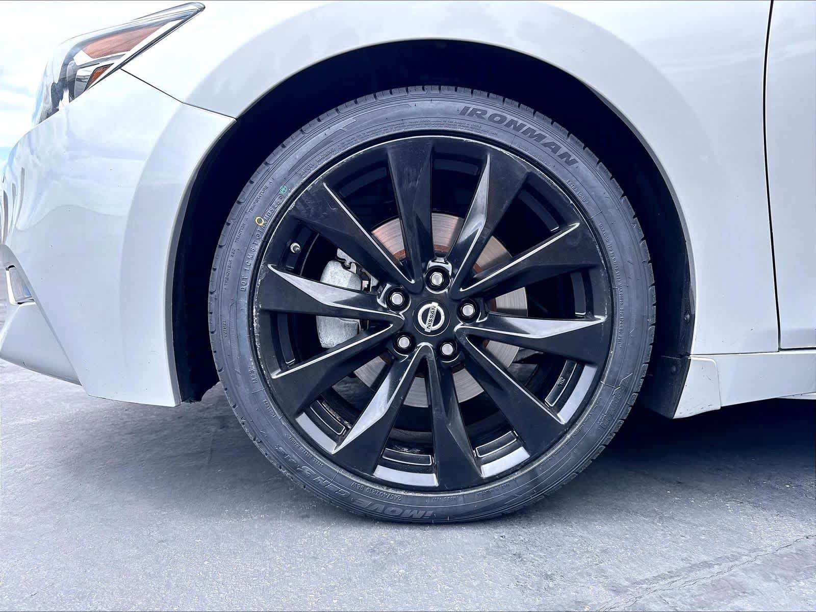 Used 2018 Nissan Maxima SR FWD image 12