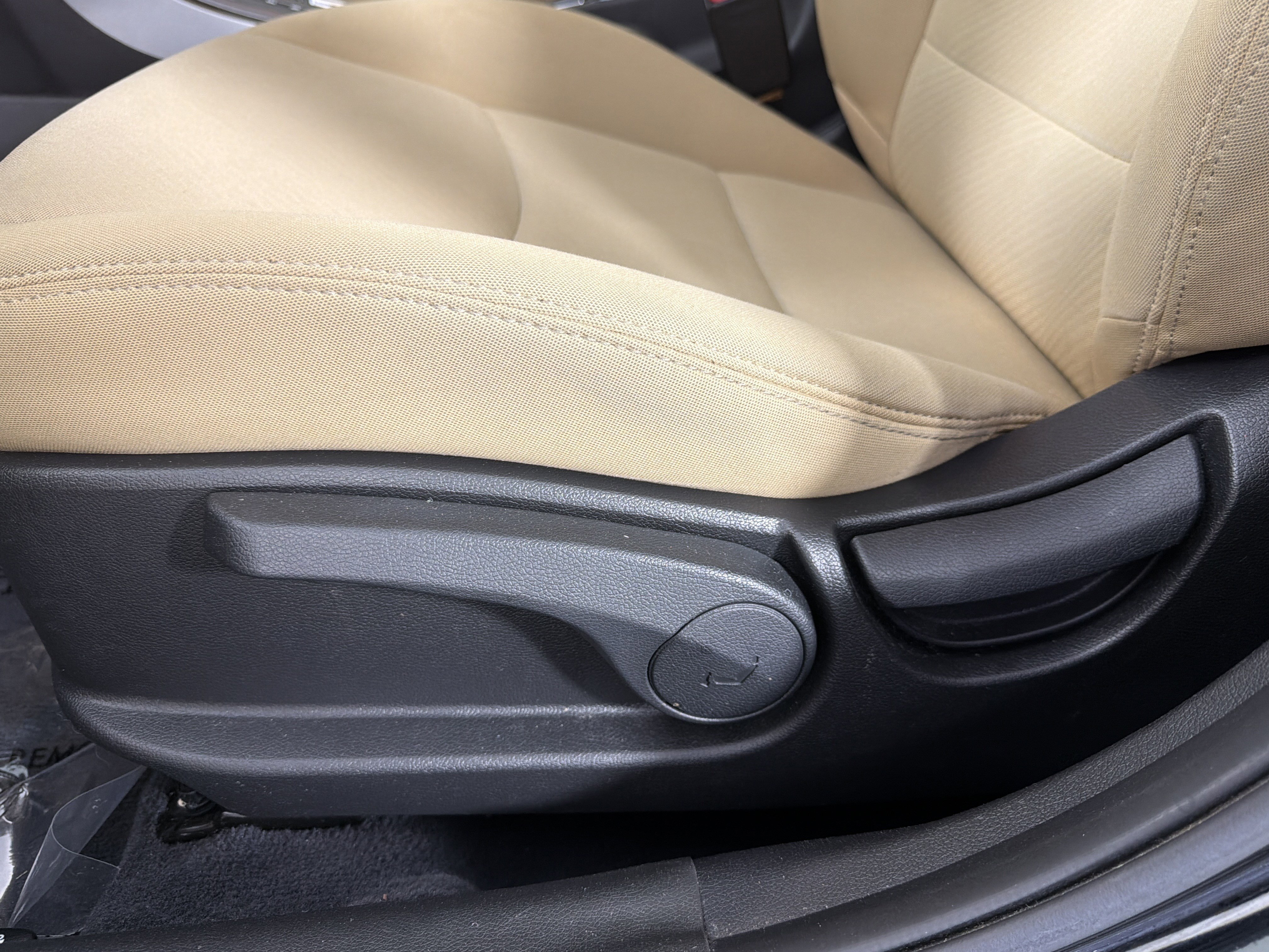 Used 2013 Hyundai Elantra GLS w/ Preferred Pkg FWD image 13