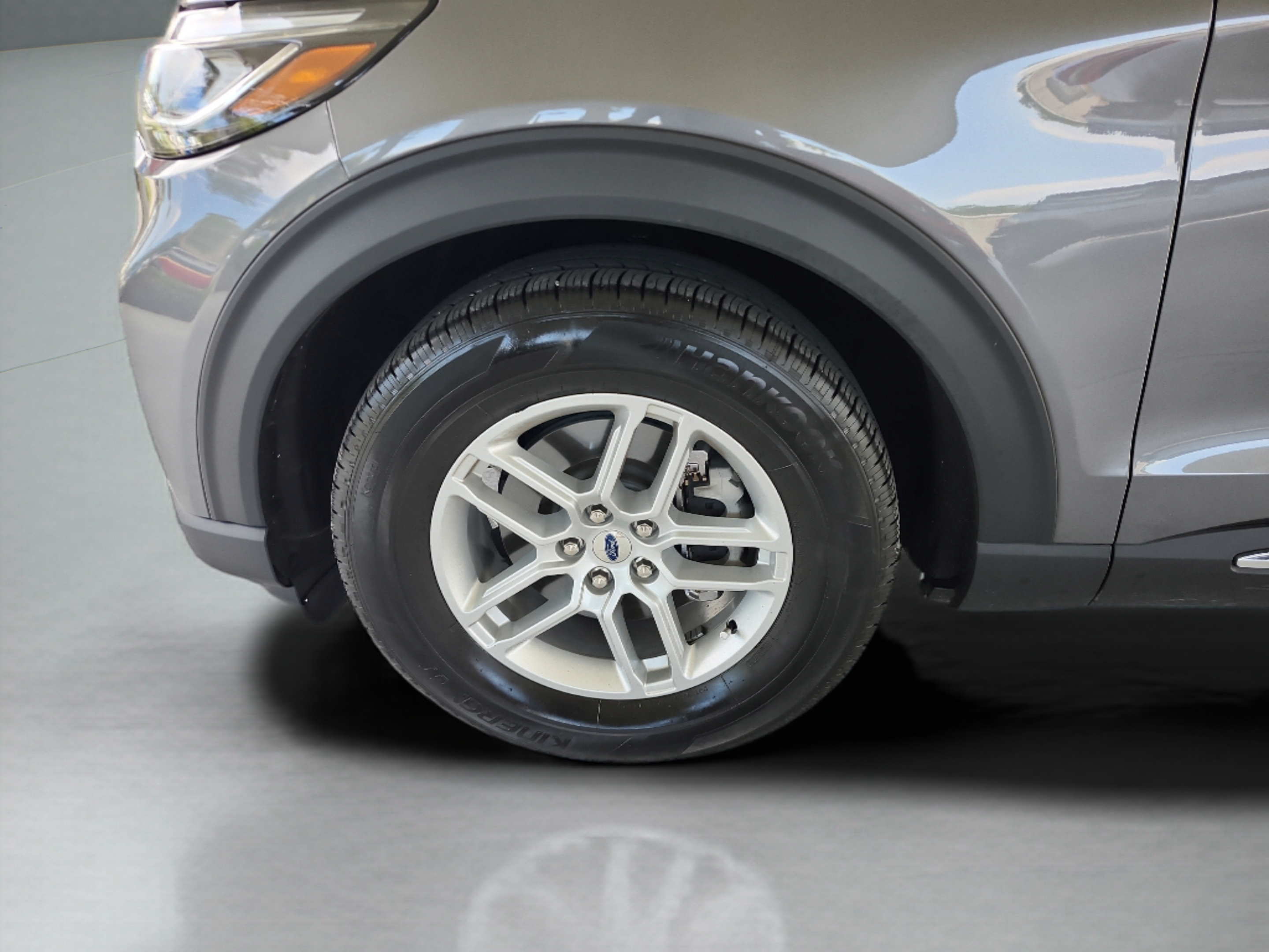 Certified 2025 Ford Explorer Active w/ Active Comfort Package RWD image 29