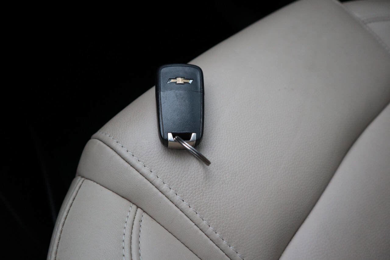 Used 2014 Chevrolet Cruze Diesel w/ Enhanced Safety Package image 37