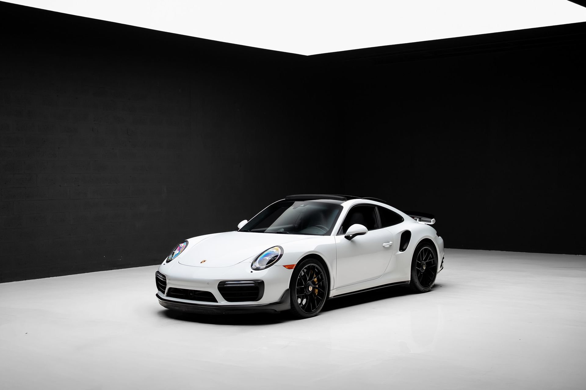 Used 2017 Porsche 911 Turbo S AWD/4WD image 4