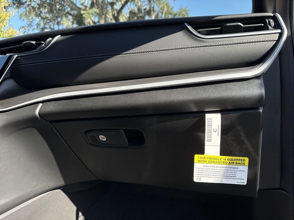 New 2025 Jeep Grand Cherokee Altitude image 29