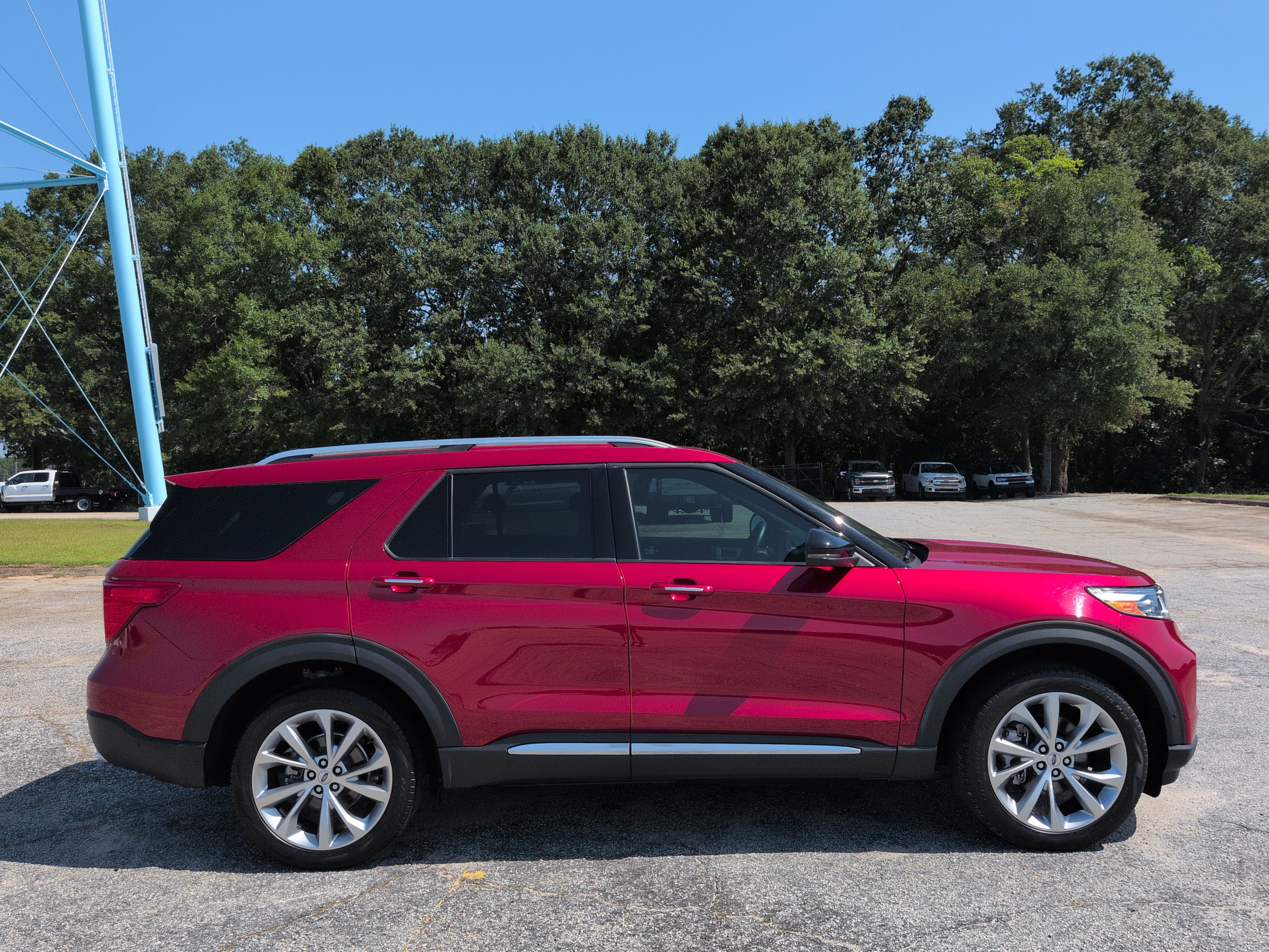 Certified 2023 Ford Explorer Platinum w/ Technology Package AWD/4WD image 2