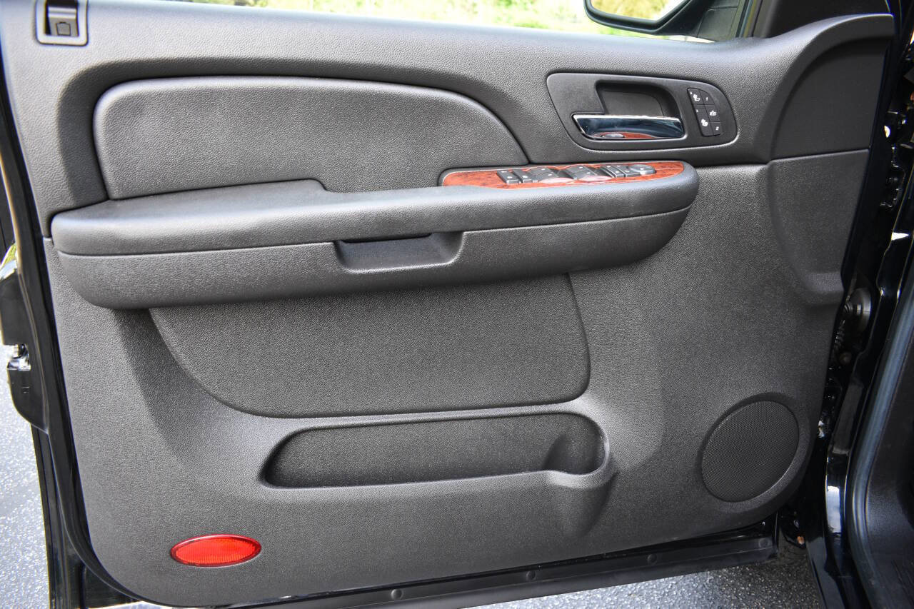 Used 2009 GMC Sierra 1500 SLT w/ Suspension Package, Off-Road image 16