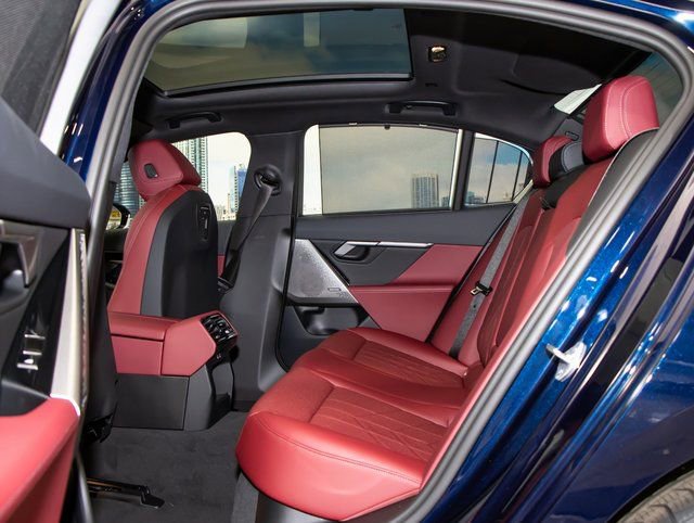 Used 2026 BMW 530i xDrive w/ Executive Package image 21