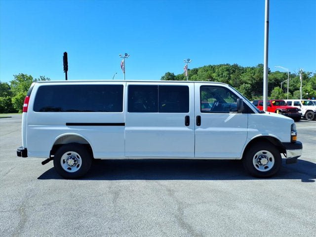 Used 2025 Chevrolet Express 3500 LT w/ LT Preferred Equipment Group RWD image 6