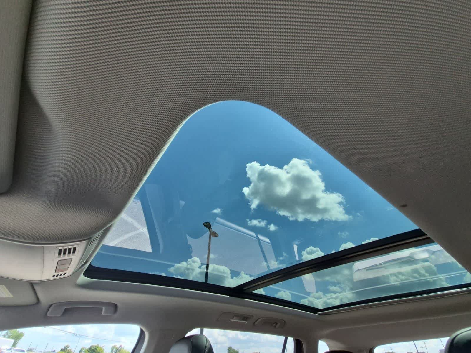 Used 2023 Volkswagen Tiguan SE w/ Panoramic Sunroof Package FWD image 19