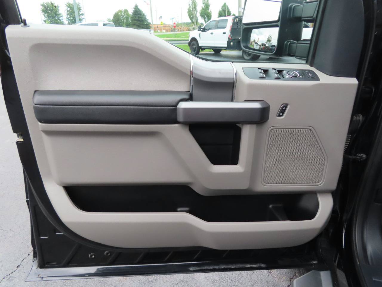 Used 2022 Ford F350 XLT w/ Black Appearance Package AWD/4WD image 21